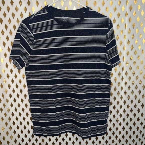Mossimo Supply Co. Other - Blue striped shirt T-shirt size M